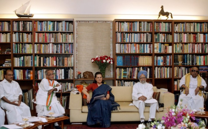 Antony, Mukherjee, Sonia, Singh and Karunanidhi attend UPA meeting in New Delhi