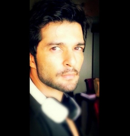 Raqesh Vashisth to Take on Karan Singh Grover's Role in 'Qubool Hai'