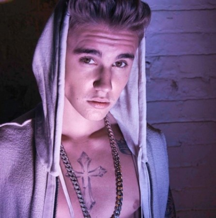 Did Justin Bieber, Bang <b>Bang Set</b> World Record by Getting Inked at 40,000 Ft? - 1395655900_justin-bieber