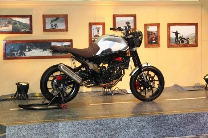 Mahindra Mojo Scrambler