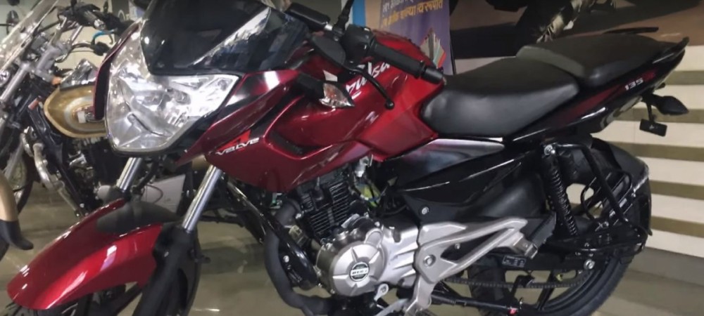 Bajaj Pulsar 135 LS gets Cocktail Wine Red shade