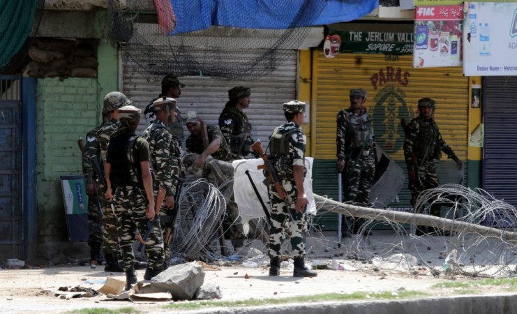 Security forces open fire on protesters in Baramullah, one youth killed