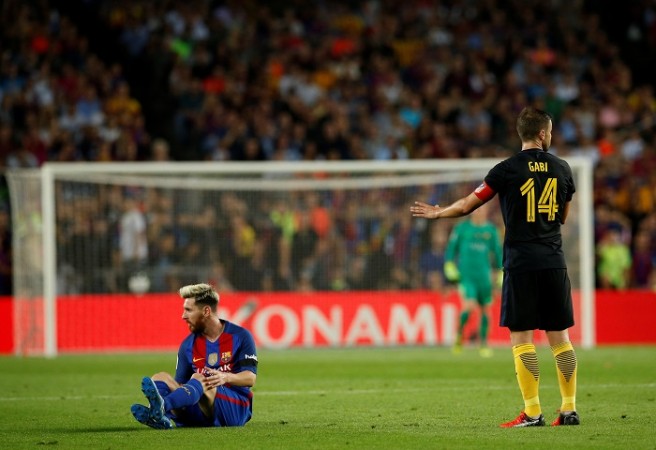 Lionel Messi goes down injured during the La Liga game between Barcelona and Atletico Madrid, September 21, 2016 Lionel Messi Barcelona Atletico Madrid