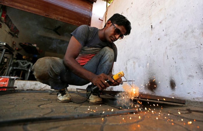 jobless growth factory manufacturing workers gdp economic growth modi govt nda bjp