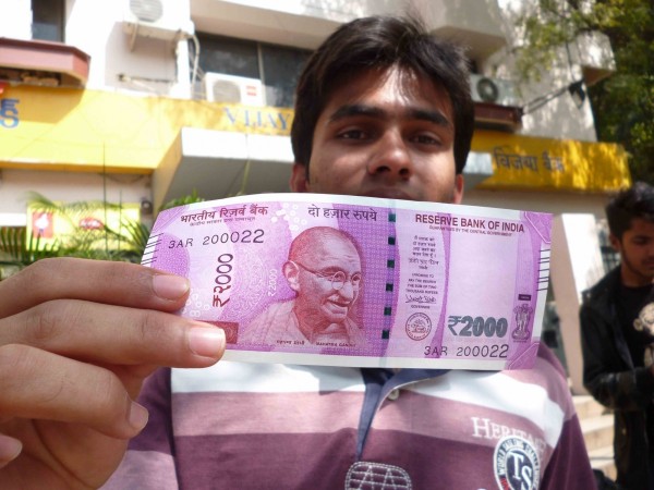 Rs 2000 makes its debut in Bangalore ATMs; new Rs 500 to surface soon Bangalore ATMs now dispensing new Rs 2000 notes; new Rs 500 note to make its debut next week across banks