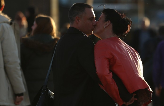 A research reveals that sex causes an afterglow which aids in enhancing the bond between the couple and making their relationship better. sex, afterglow, bonding, mating, couple,