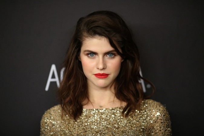 Zac Efron, Alexandra Daddario get close at MTV Movie & TV Awards