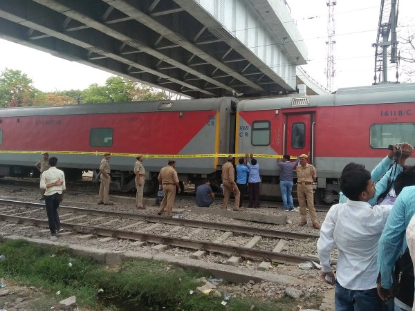Lucknow express derails at Unnao; no casualty