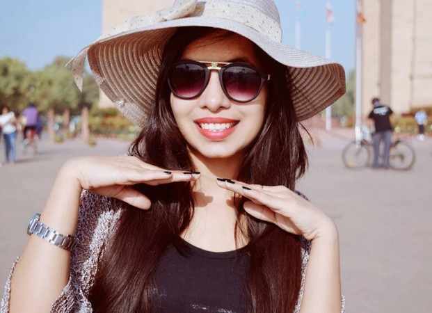 Dhinchak Pooja's BACK! Selfie girl just released 'Baapu Dede Thoda Cash'