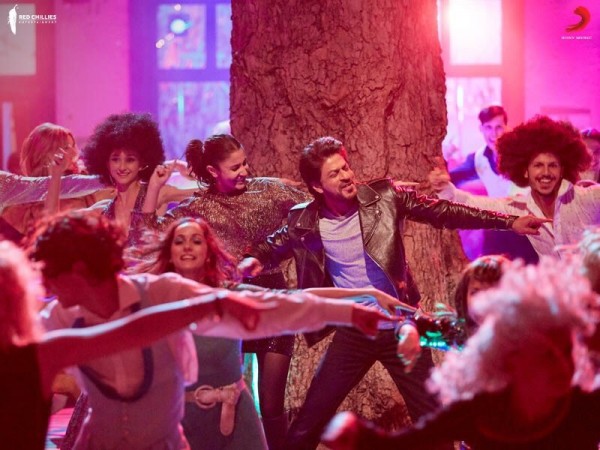 A still from Jab Harry Met Sejal Beech Beech Mein song poster from Jab Harry Met Sejal