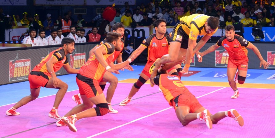 Pro Kabbadi league: UP Yoddha beats Bengaluru Bulls by 32-27