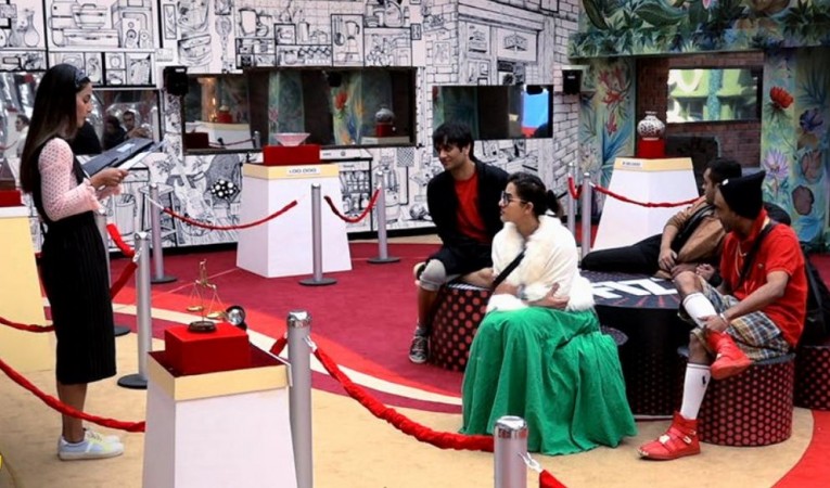 Vikas Gupta comes to Hina Khan's rescue as fans pull her hair