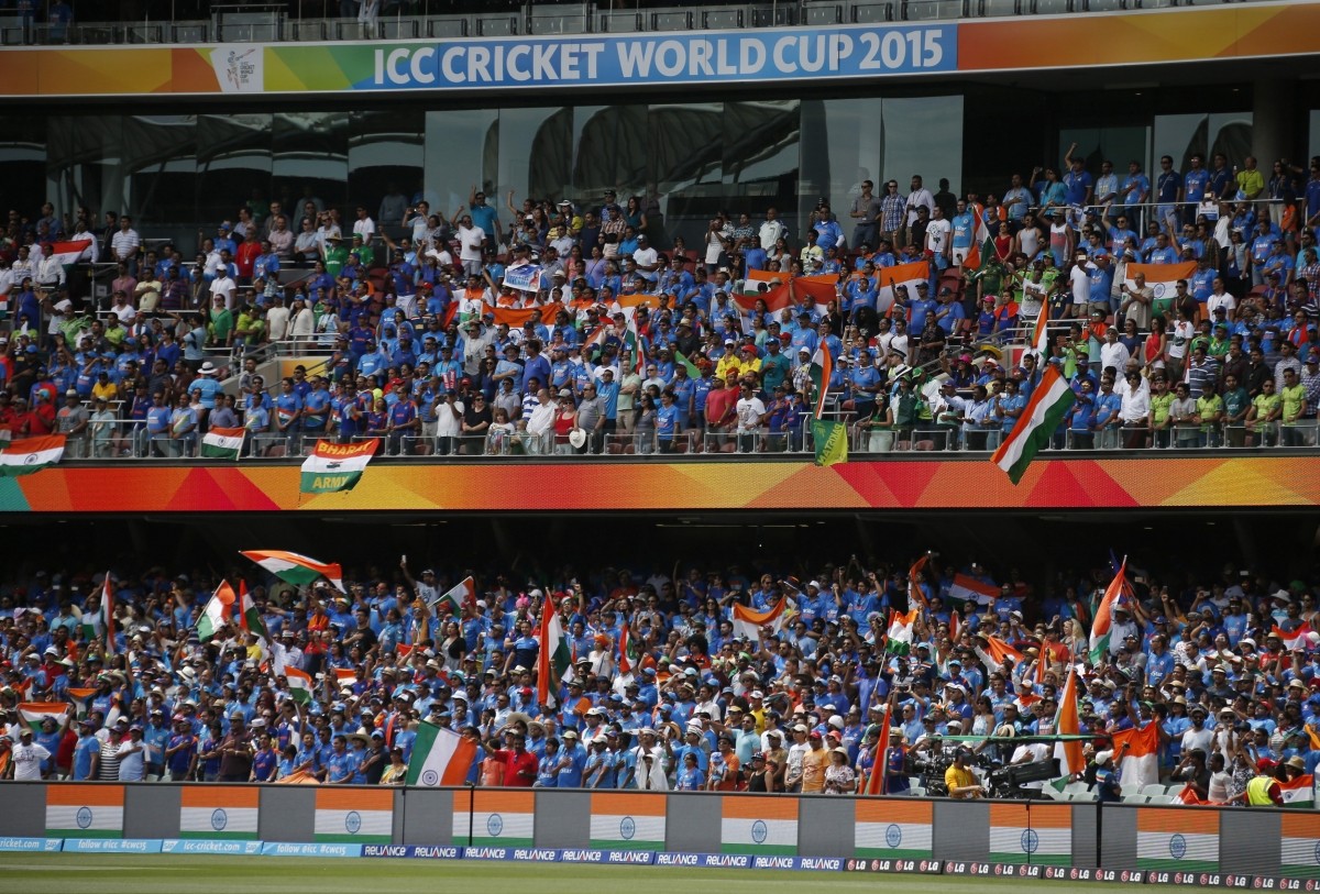 India Vs Pakistan Fans Captured Cheering At Icc Cricket india vs pakistan fans captured cheering at icc cricket