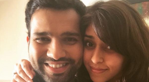 Ritika Sajdeh gestures to her fiance Rohit Sharma after MI ... - 600 x 333 jpeg 31kB