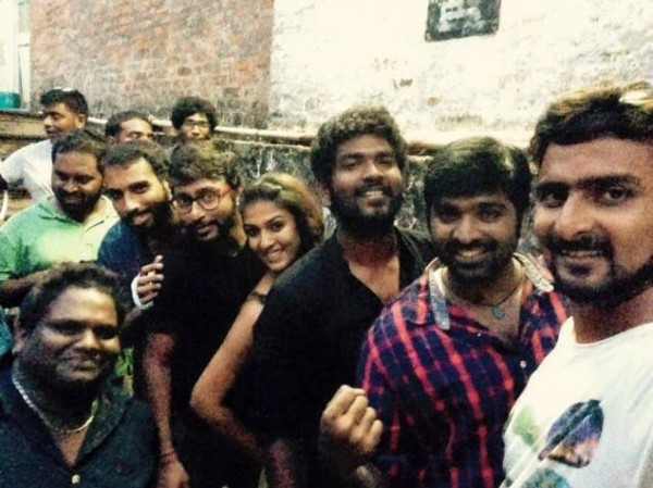 Nayanthara and Vignesh Shivan Selfie - Photos - 600 x 449 jpeg 74kB