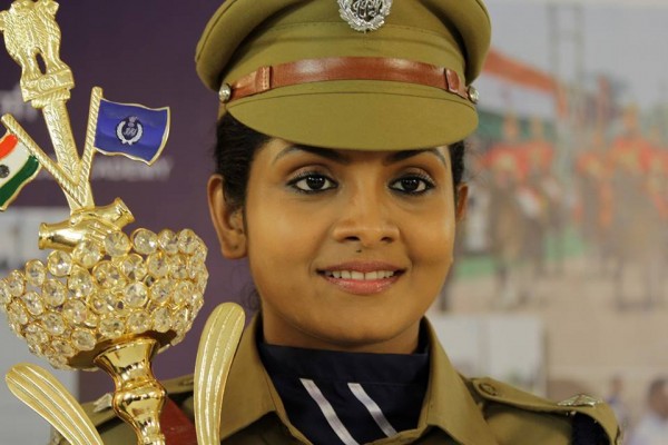 Parasparam Actress Gayathri Arun Aka Deepthi Ips Photos