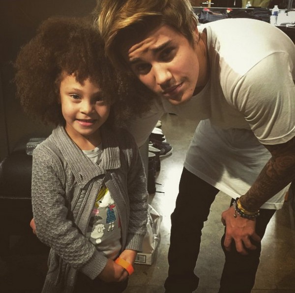 Cute Justin Bieber Pics with Kids - Photos,Images,Gallery - 26079
