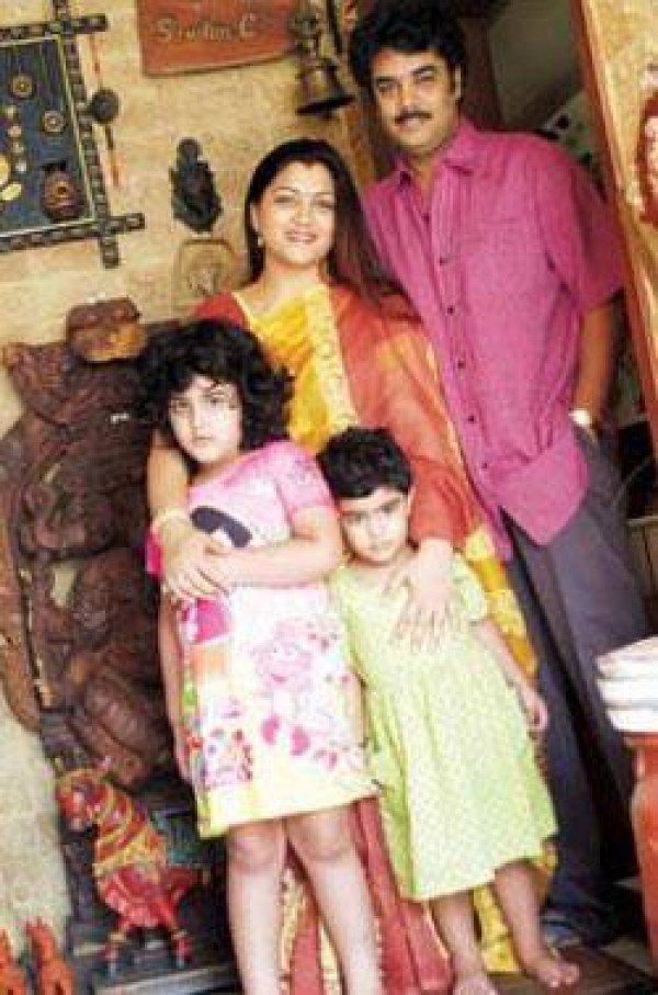 Khushboo-Sundar C Celebrate 15th Wedding Anniversary; Rare and Unseen