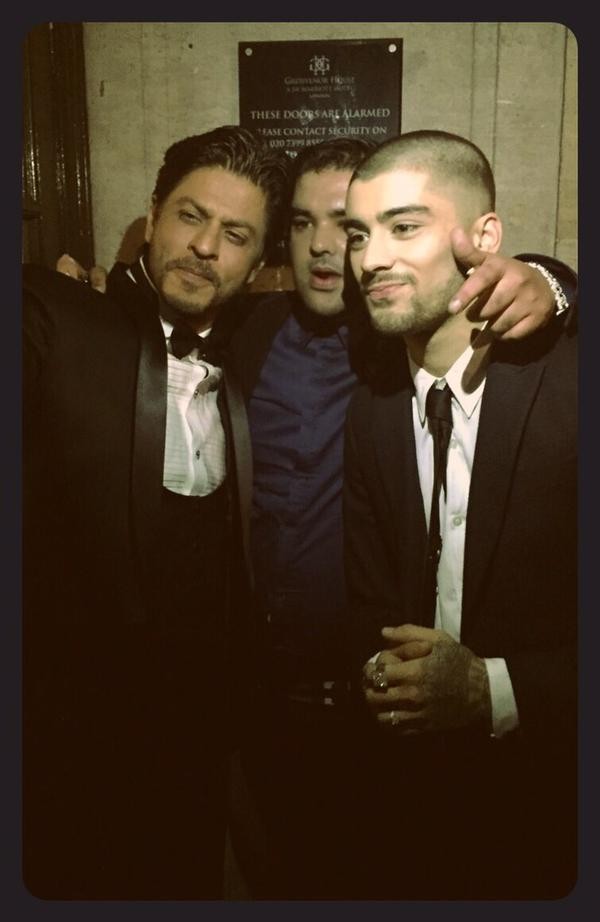 Shah Rukh Khan Took Selfie with Zayn Malik for Daughter Suhana; Rare