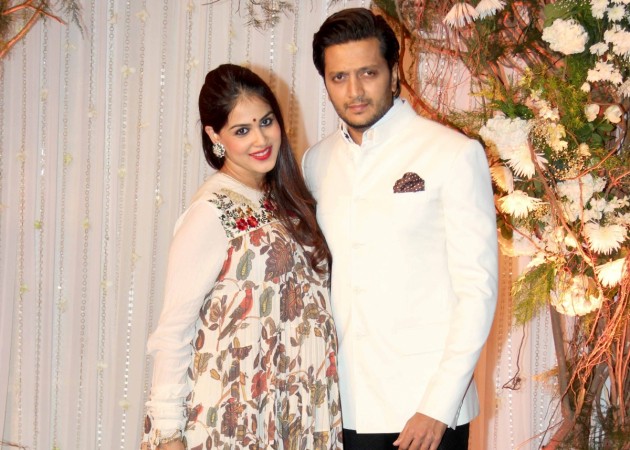 Riteish Deshmukh with wife Genelia Riteish Deshmukh and mom-to-be Genelia at Bipasha-Karan wedding reception