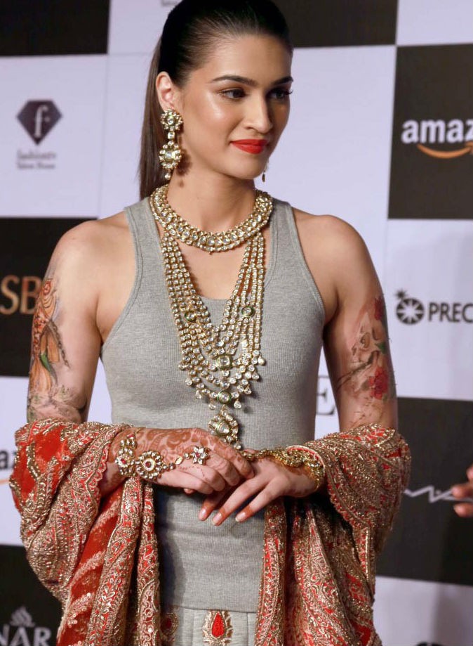 ... sanon at amazon india couture week 2015 august 1 2015 17 18 ist 1 of 5