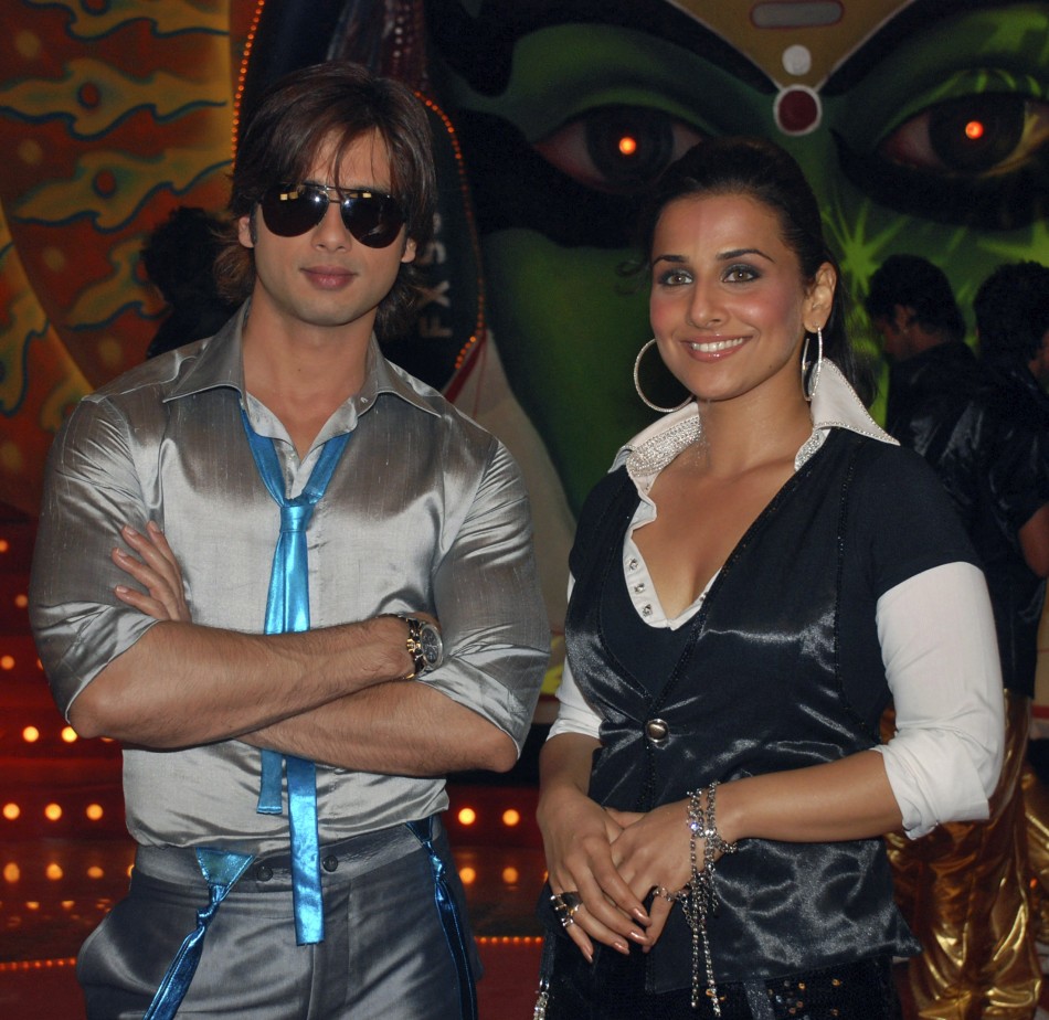 Bollywood actor Shahid Kapur (L) and actress Vidya Balan pose at the shoot of a promotional song for their movie Vidya Balan’s Journey to Stardom