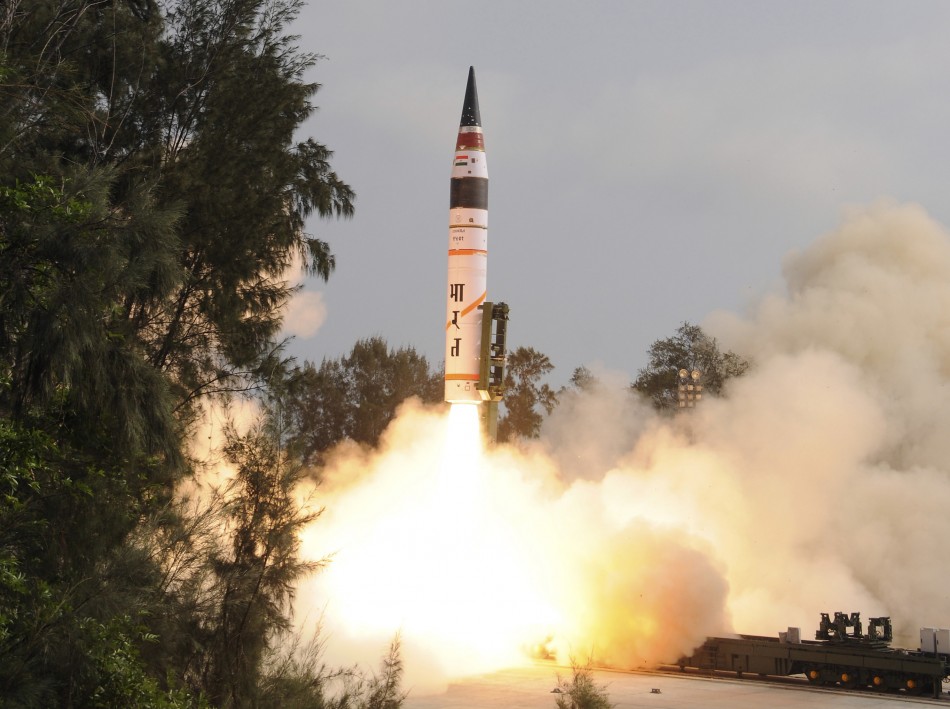 http://data1.ibtimes.co.in/en/full/264760/surface-surface-agni-v-missile-launched-wheeler-island-off-eastern-indian-state-orissa.jpg