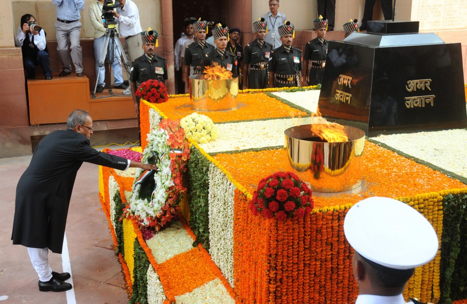 The President, Shri Pranab Mukherjee laying wreath at the Amar Jawan Jyoti, India Gate, on the occasion of 66th Independence Day, in New Delhi on August 15, 2012. Independence Day