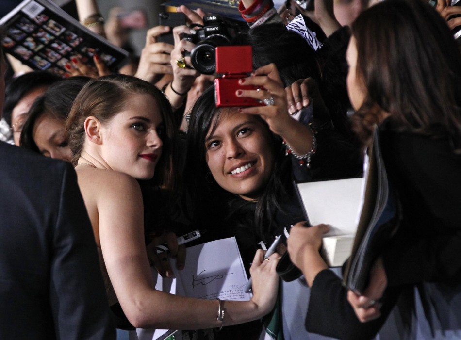 Cast member Stewart poses with a fan at the premiere of Kristen Syewart