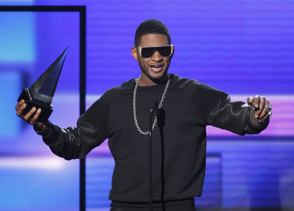 Usher accepts the award for favorite soul R&B male artist at the 40th American Music Awards in Los Angeles Usher