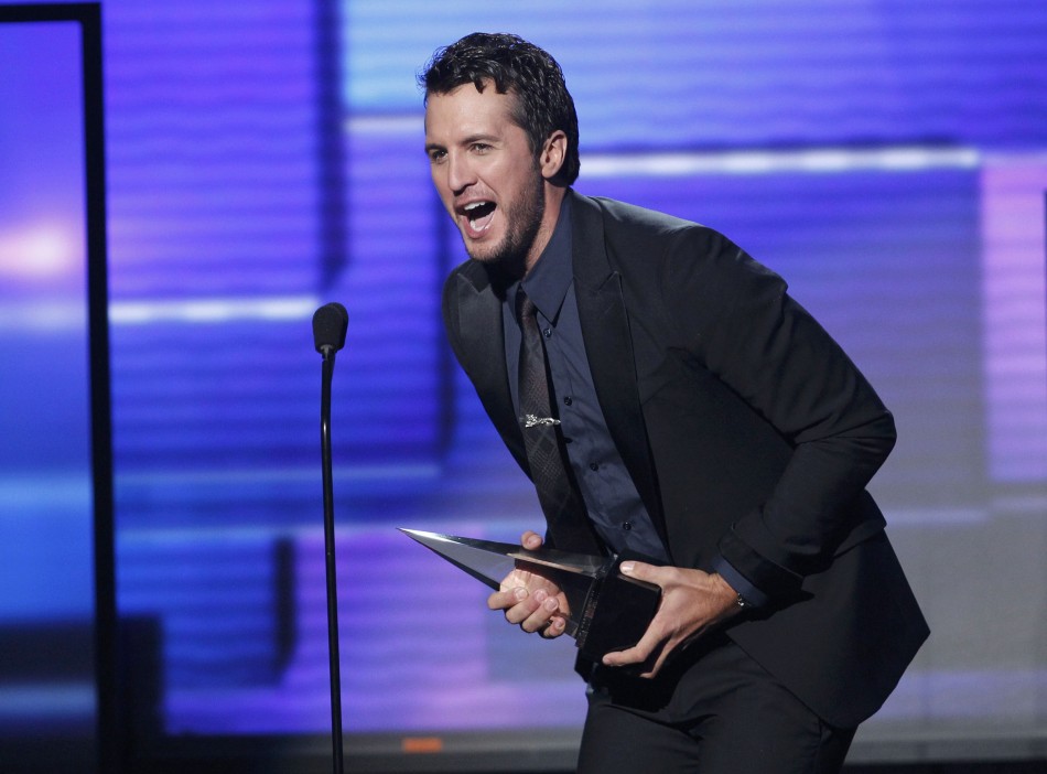 Luke Bryan accepts the award for favorite country male artist at the 40th American Music Awards in Los Angeles Luke Bryan