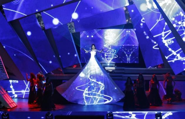 Madhuri Dixit IIFA Awards 2013