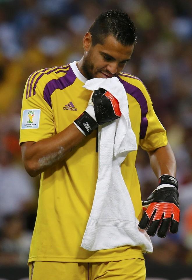 Argentina's goalkeeper Romero wipes his face with a towel at the end of their 2014 World Cup final against Germany at the Maracana stadium in Rio de Janeiro Sergio Romero