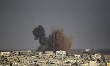 Smoke rises after an explosion in what witnesses said was an Israeli air strike in Gaza August 10, 2014. Israel has accepted a new Gaza ceasefire proposed by Egyptian mediators and will send negotiators to Cairo on Monday if the truce holds,