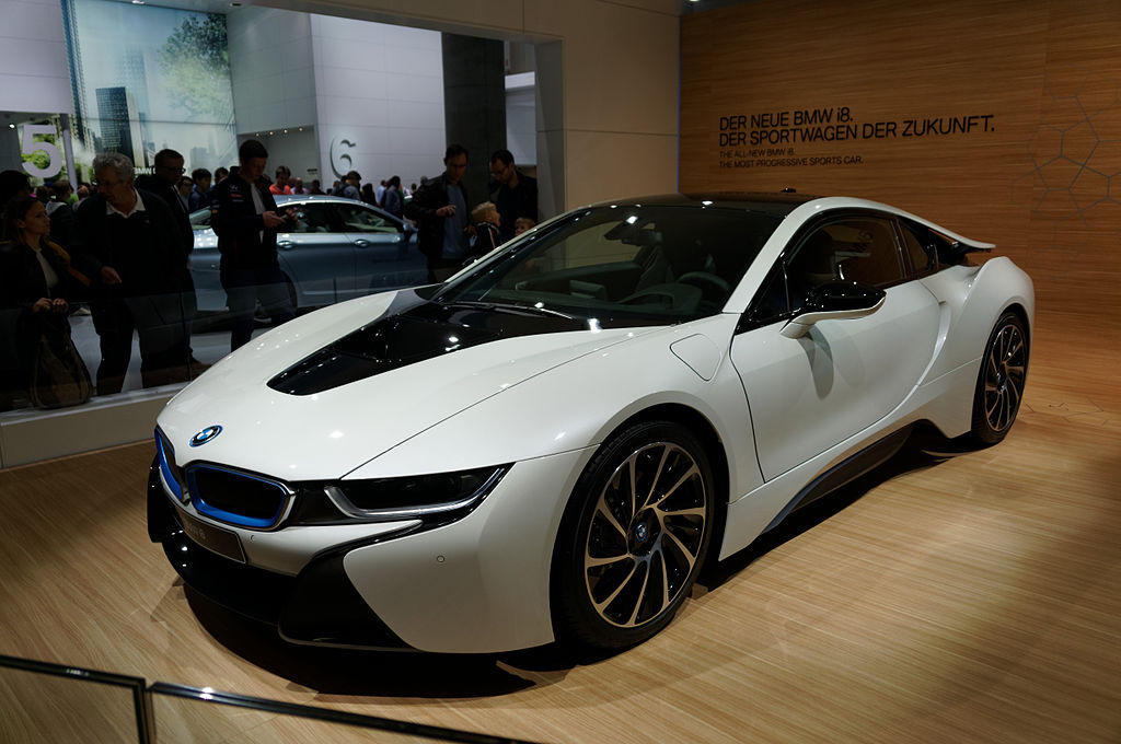 BMW i8 to be Launched in India in February; Price, Feature, Mileage ...
