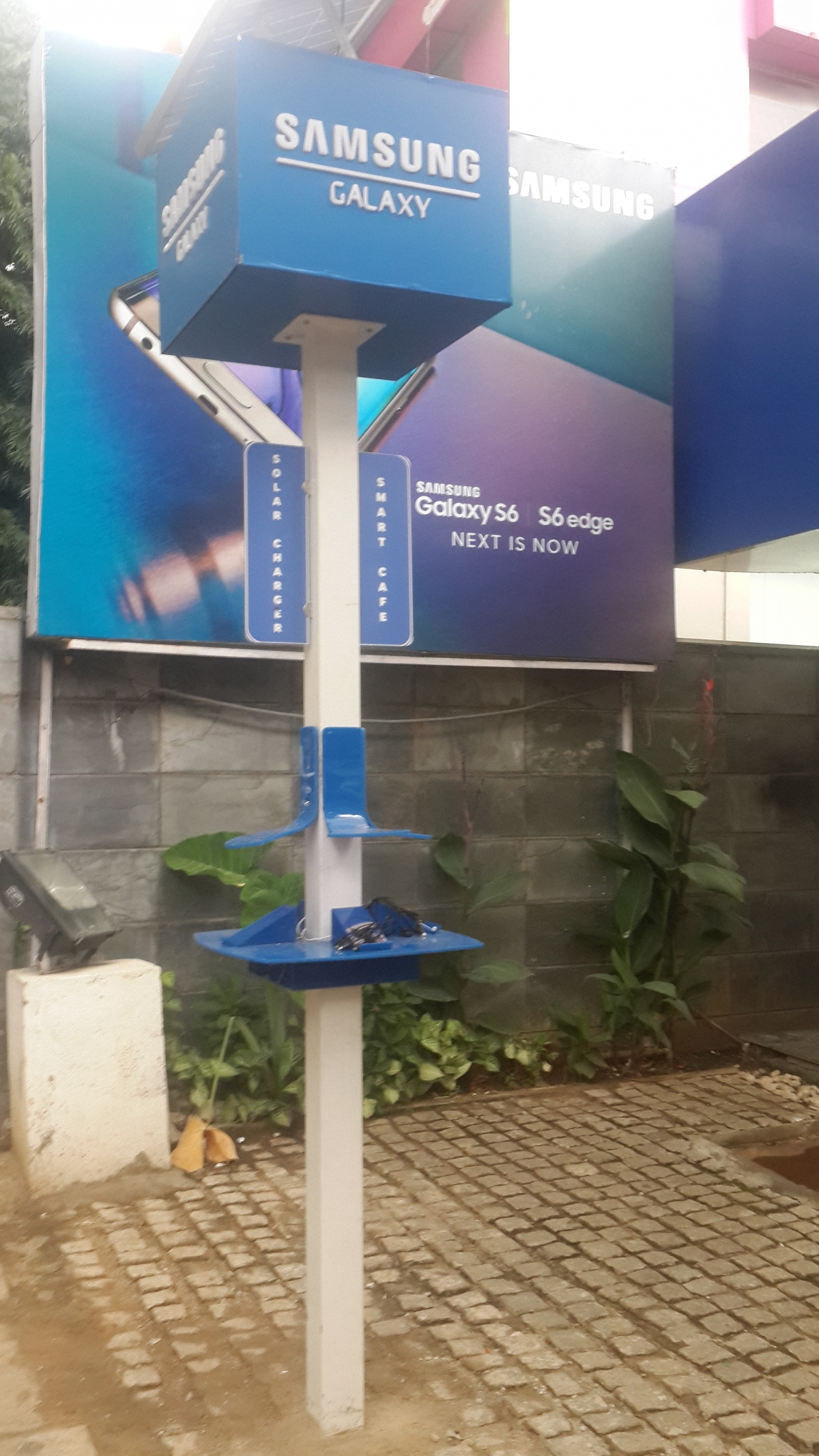 Samsung Installs Free SolarPowered Mobile Charging Stations Across