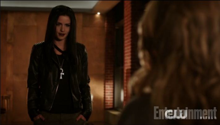 Watch Arrow Season 4 Episode 11 Live Goth Felicity Visits Laurel