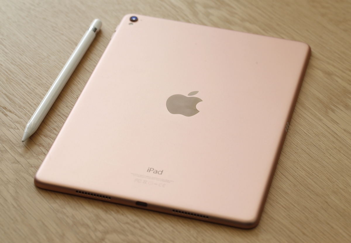 9.7inch Apple iPad Pro with retina display now available at 100 price cut