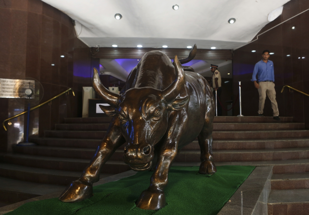 What hours does the NSE stock market operate?