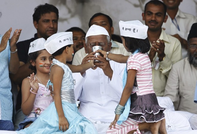 Anna Hazare accepts coconut water offered by children. Anna Hazare