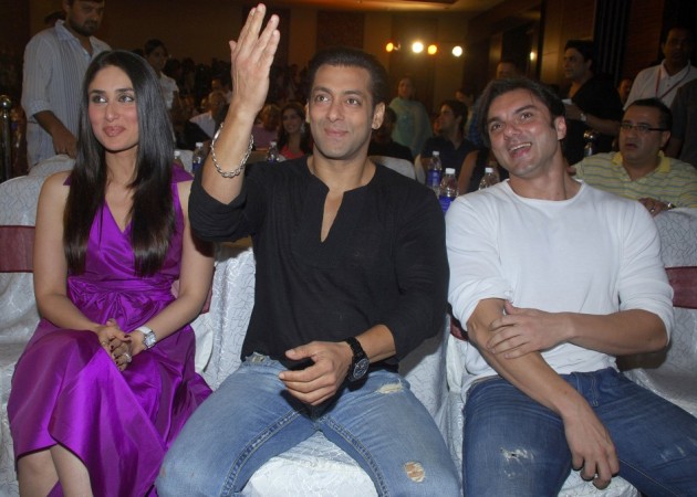 Bollywood actors Kareena Kapoor (L), Salman Khan (C) and Sohail Khan