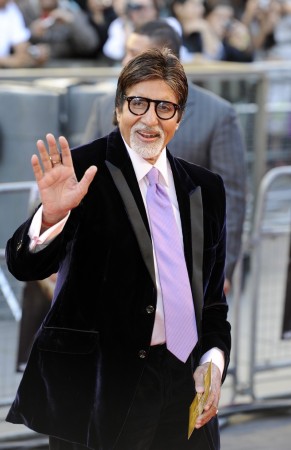 Bollywood actor Amitabh Bachchan arrives for the world premiere of the Bollywood film 'Raavan' at the BFI in London, June 16, 2010. Amitabh Bachchan