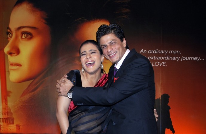Shah Rukh Khan (R) and Kajol Devgan
