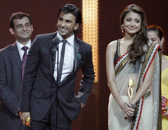 Ranveer Singh (L) and Anushka Sharma