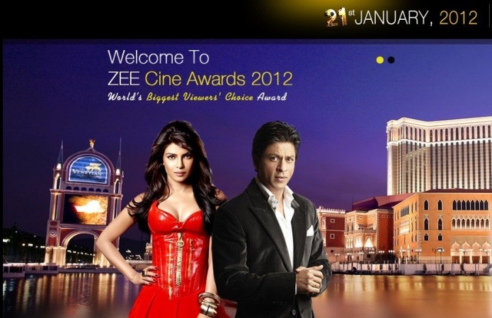 Priyanka Chopra (L), Shah Rukh Khan