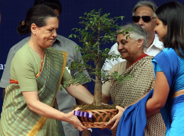 Sonia Gandhi, Sheila Dikshit,