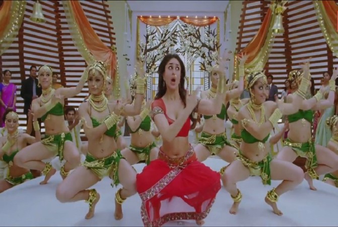 A screen shot of actress Kareena Kapoor's mujra dance from Kareena Kapoor