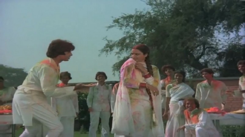 A still from Amitabh Bachchan's Holi celebration/Ranga Barse