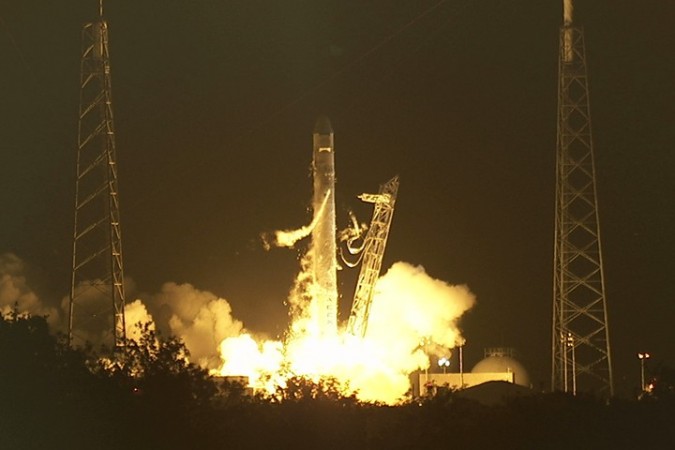 The SpaceX Falcon 9 rocket lifts off from Space Launch Complex-40 at Cape Canaveral Air Force Station, Fla., to begin a demonstration flight. Photo Credit: NASA TV SpaceX Launches Dragon capsule into the orbit