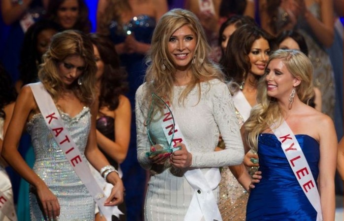 Transgender contestant Jenna Talackova (C) holds the award for Miss Congeniality at the end of the Miss Universe Canada competition in Toronto, May 19, 2012. Image Credit: Reuters Transgender contestant Jenna Talackova (C) holds the award for Miss Congeniality at the end of the Miss Universe Canada competition in Toronto, May 19, 2012.